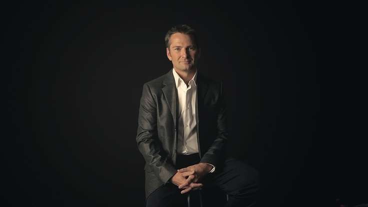 Douglas Stephens: Customer Service Can Counteract "Showrooming"